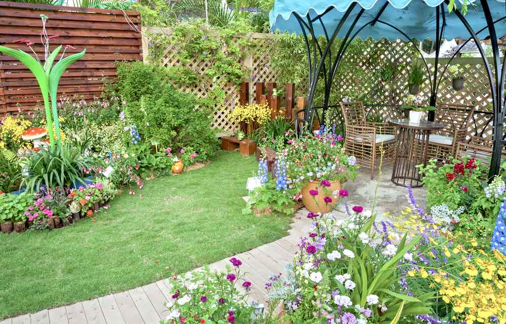 Lush Flower Landscape |Gardening For Beginners: Tips For A Beautiful Flower Garden