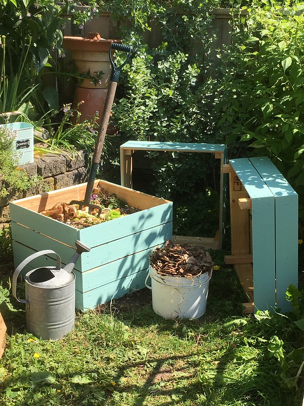 Stacking Compost Bin | Easy Pallet Garden Ideas | pallet garden | pallet garden box