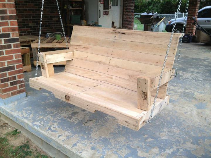 pallet swing | Easy Pallet Garden Ideas | garden ideas | pallet garden walls