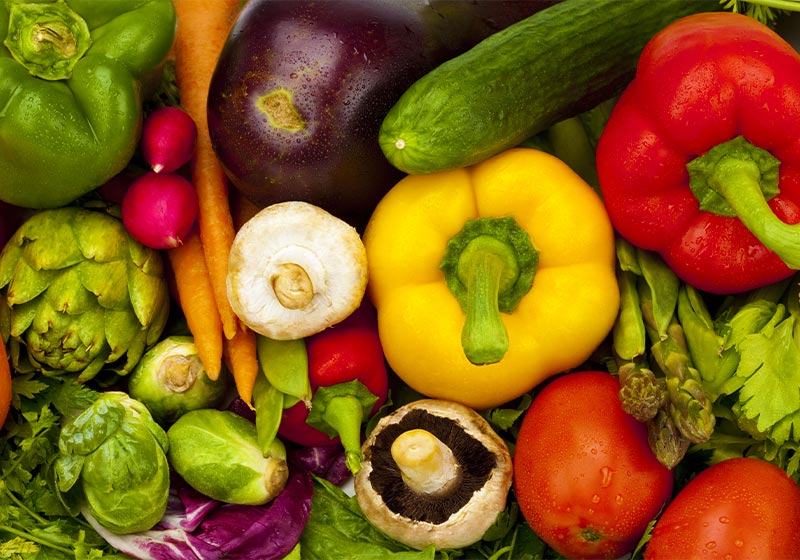 A pile of fresh and crisp summer vegetables | Great Garden Activities You Can Do Over Memorial Day Weekend | memorial day gardening